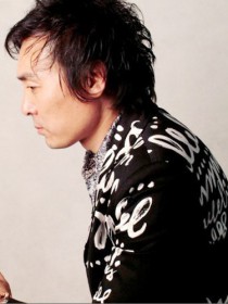 李利依 