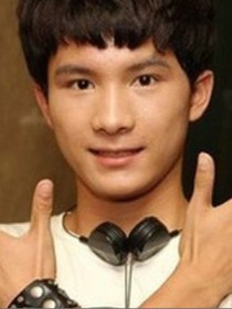 卓君 