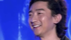 像个孩子