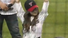 少女时代 - 2012韩国职业棒球赛LG VS 三星开球仪式现场 Jessica Cut 3