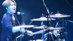 大声打鼓
