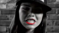 She Loves Reggaeton