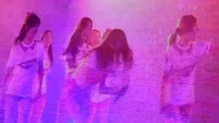 少女时代 - 秀英模仿弹电吉他