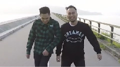 低沉
