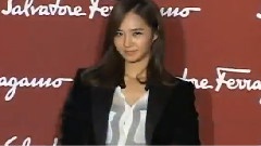 少女时代 - SSTV NEWS Yuri 参加Salvatore Ferragamo