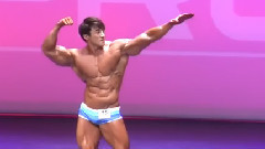 肌肉男的舞步