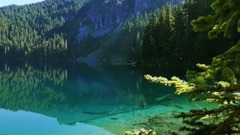 湖光倩影