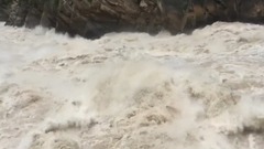 水踏虎跳峡