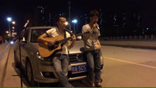 《冷雨夜》路边吉他弹唱