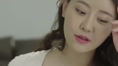 路灯下的姑娘