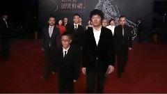 <八月>