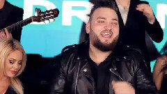 TRAIM CA MILIONARII
