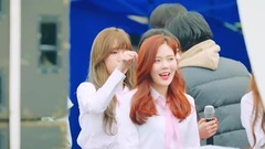 유아 머리 만져주는 미미 OHMYGIRL(오마이걸) [4k Fancam직캠]