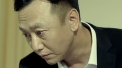 在她身旁