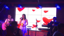  - 喜欢这美女唱歌，真挺好听的《月半小夜曲》