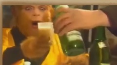 一人饮酒醉