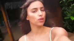 泳装美女与鲨共舞 蓝色海洋中的狂野激情