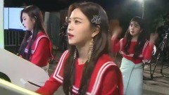 IRENE(Red Velvet),YERI(Red Velvet) - Yeri投篮一结束 Irene就马上过來玩