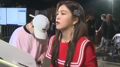 YERI(Red Velvet) - Yeri投篮 球反弹砸到MC