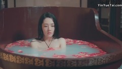 电视剧<那片星空那片海2>郭碧婷花瓣浴幕后公开