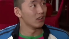 关东微喜剧:爷俩下馆子吃饭,二货服务员把事整差了!