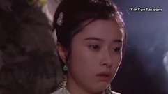 她戏红人不红,出道只演配角,如今与吴彦祖水下激吻
