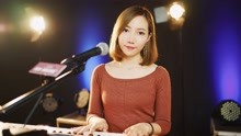 女生弹唱《岁月神偷》