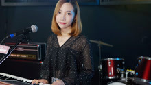女生弹唱李荣浩《戒烟》