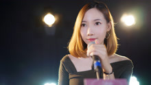 女生弹唱《房间》好喜欢