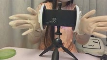按摩耳朵 感受新设备哦
