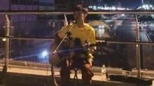 街头小哥翻唱《出卖》
