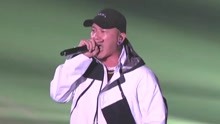  - 顽童演唱会秒变求婚胜地