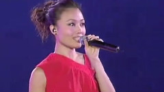 挥着翅膀的女孩