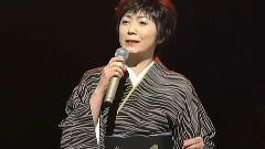 转がる石