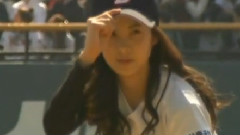 少女时代 - SeoHyun & Yoona First Pitch Doosan vs Kia YkStar TV