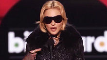 麦当娜·西科尼,Madonna, - Madonna - 最佳巡演歌手 2013公告牌音乐大奖现场版