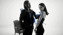 朴志胤,San E - 朴志胤着黑色露背装现女王气魄