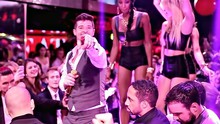 Robin Thicke,孙丹菲 - Give It 2 U (VIP ROOM)