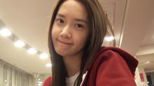 少女时代允儿卖萌自拍