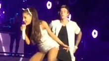 贾斯汀·比伯,Ariana Grande - Justin Bieber 助阵 Ariana