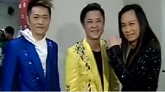 东张西望