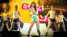 Hollaback Girl + Wind It Up